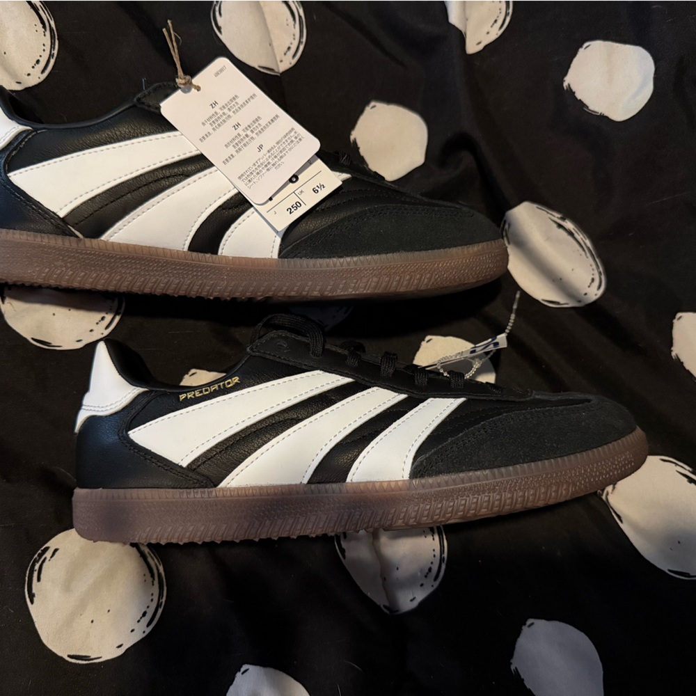 Black and White Adidas Predator Indoor Soccer Sneakers men’s 7 women’s 8